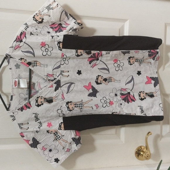 Betty Boop Women's Scrub Top Size Medium - Picture 1 of 6